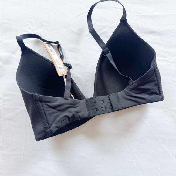 NWT Skims Wireless Bra size 30D ONYX - Picture 2 of 4